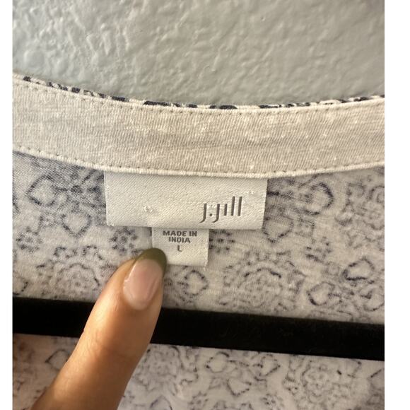 J. Jill Women's Blue White Geometric Print V-Neckline Sleeveless Blouse Large - Picture 4 of 9